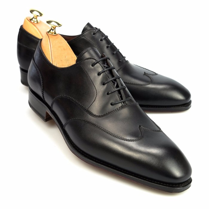 Oxford black dress shoes for men