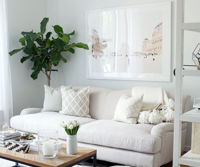 How to decorate blank wall in living room